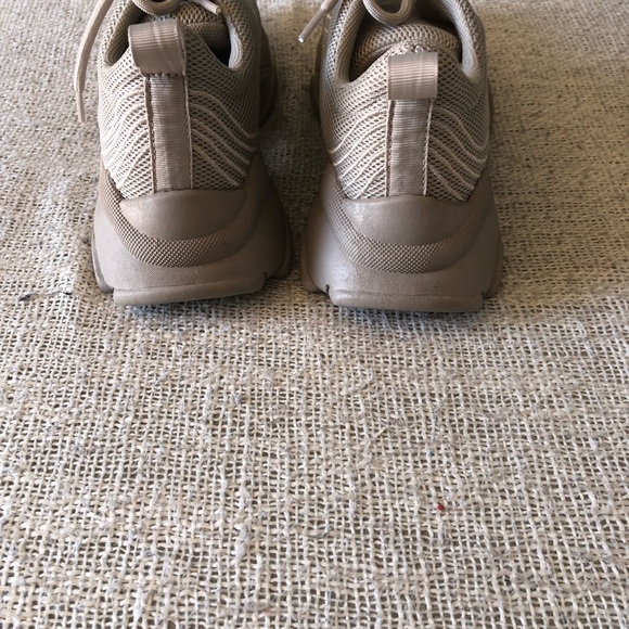 DV DOLCE VITA Starling Sneaker
DV BY DOLCE VITA Size: 5 - Picture 5 of 8